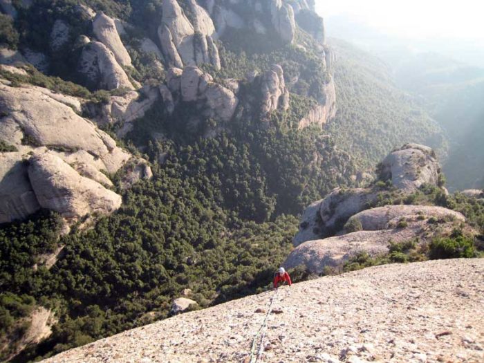 La via Blava de la Miranda del Pas del Príncep, un altre mar de còdols on gaudir del conglomerat montserratí